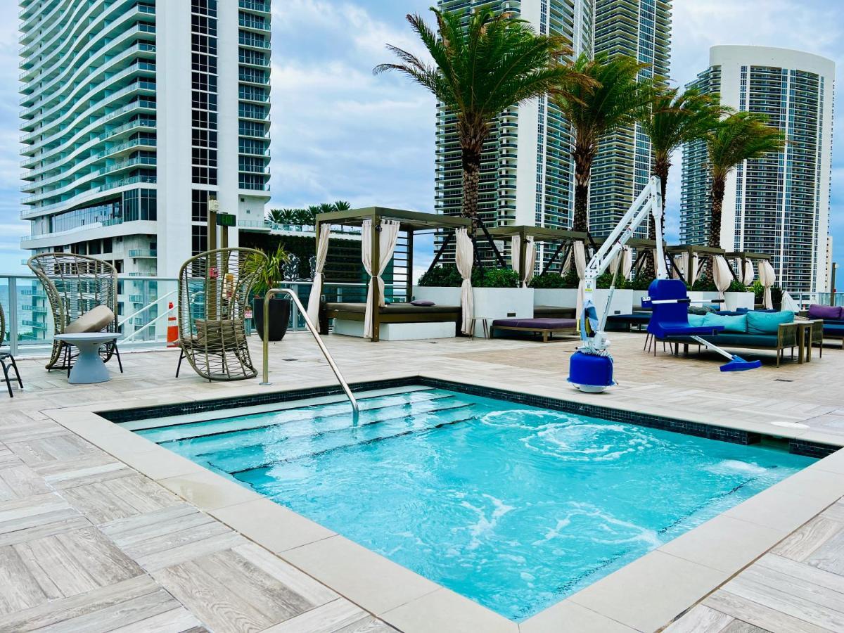 הוליווד Hyde Beach House - Luxury 2-Bedroom - Gorgeous View - Resort Amenities - Rooftop Pool - Hot Tub - Tennis Court - Minutes To The Ocean מראה חיצוני תמונה
